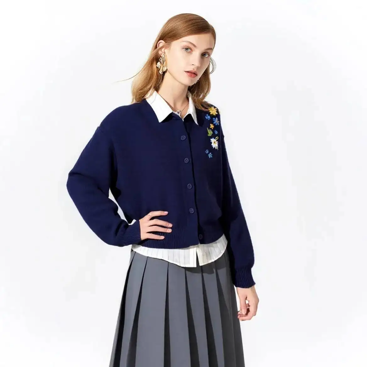 Damski kardigan 2026 wiosna nowy sweter dziergany elegancki haftowany wysokiej jakości sweter odzież wierzchnia