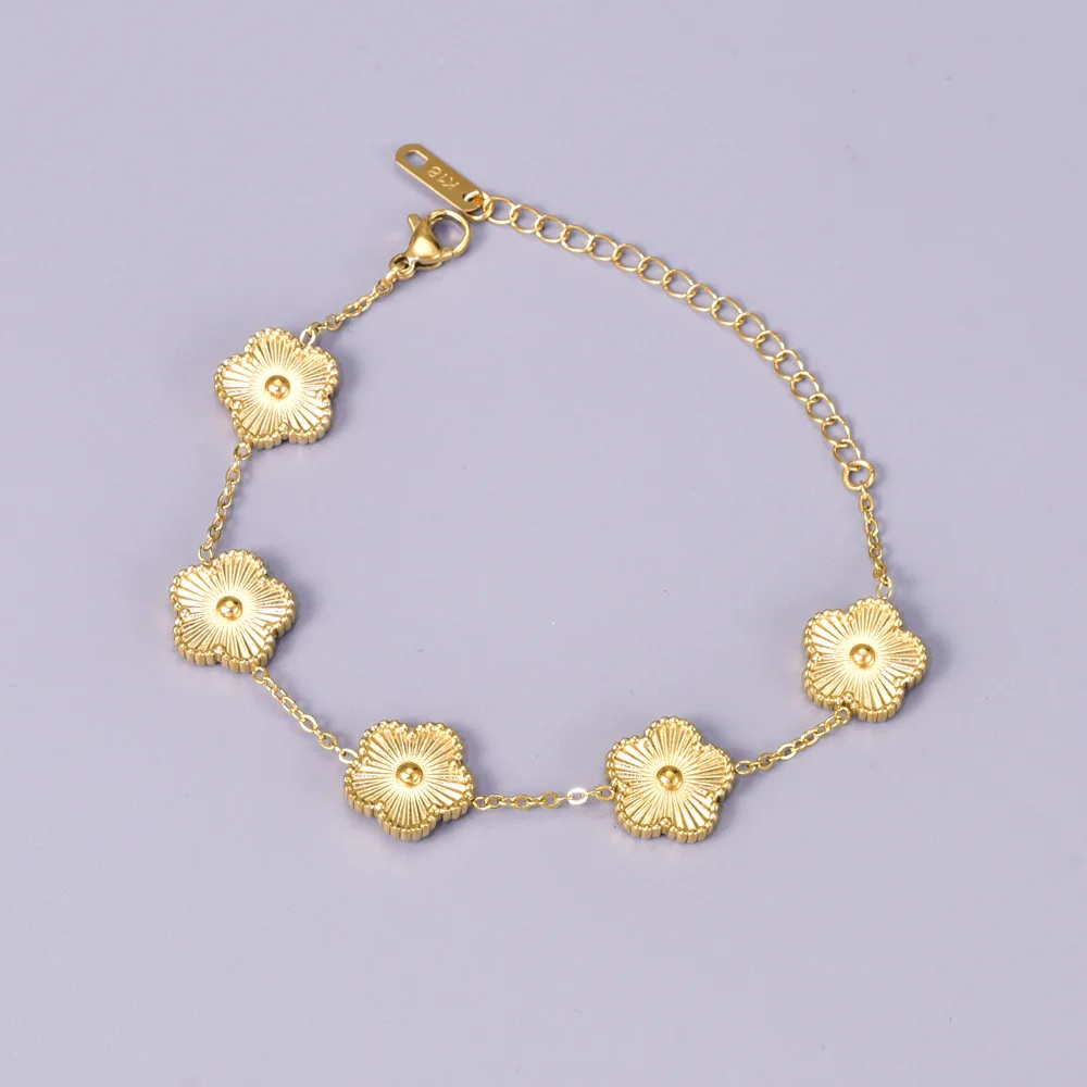 

S15 is a best-selling and popular stainless steel double-sided five-leaf flower bracelet across all online platforms, with 18K e
