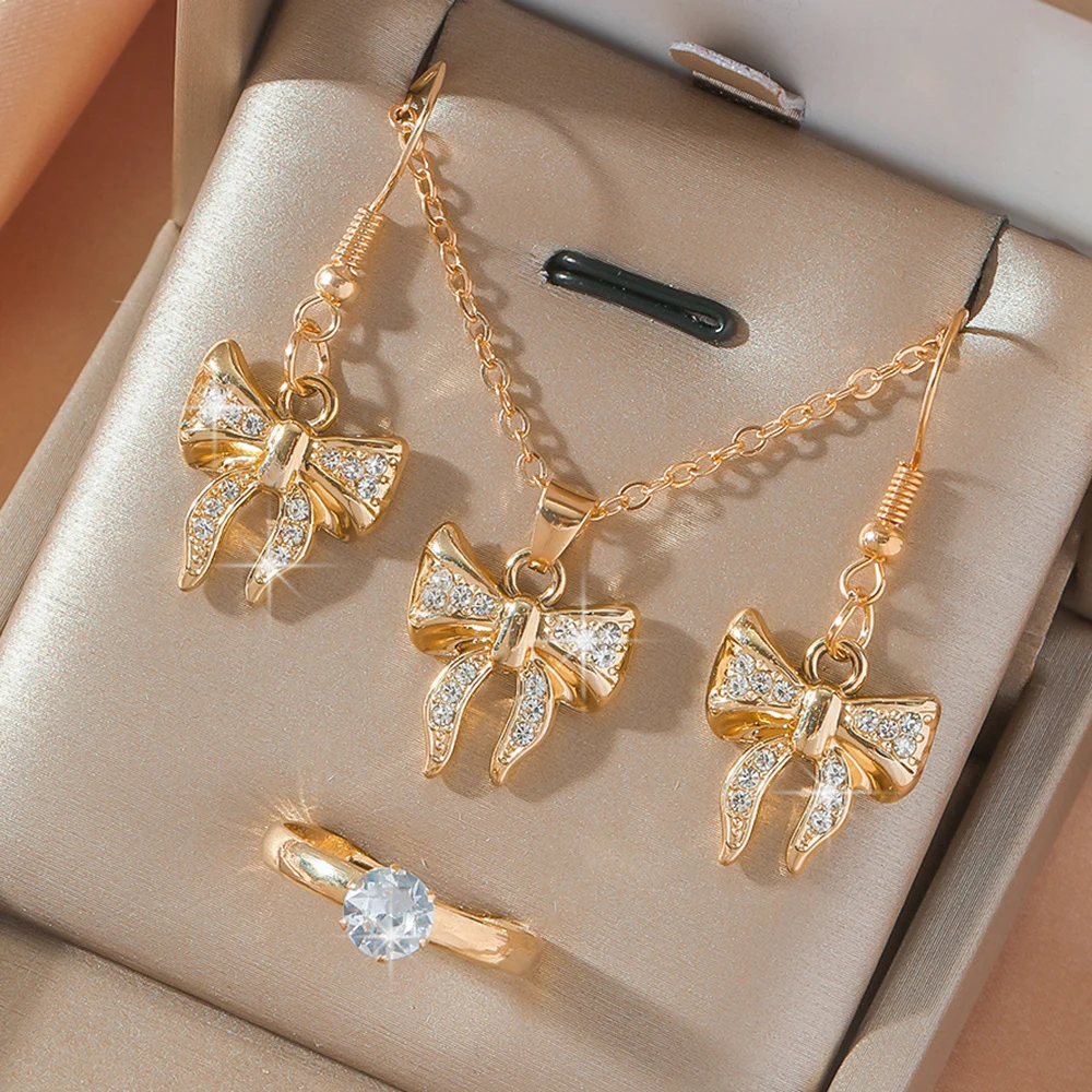 Japanese-Korean Style Fashion Necklace For Women, Premium and Exclusive Light Luxury Chain With Irregular Bow Knot Pendant.