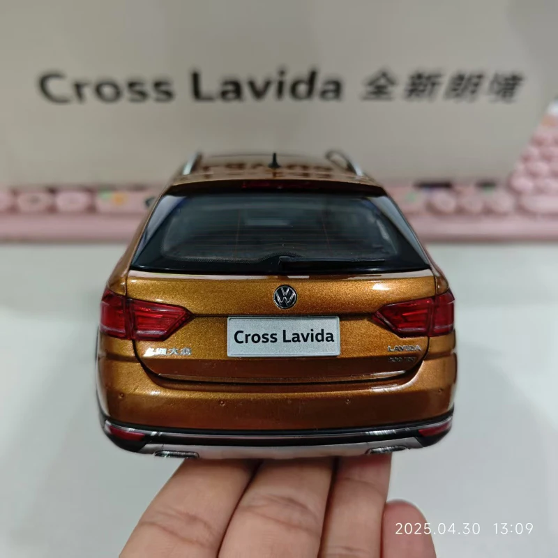 Flaw Diecast 1/18 Scale Volkswagen Lavida Alloy Car Model Cross Lavida Play Vehicles Special Offer Model Original Box