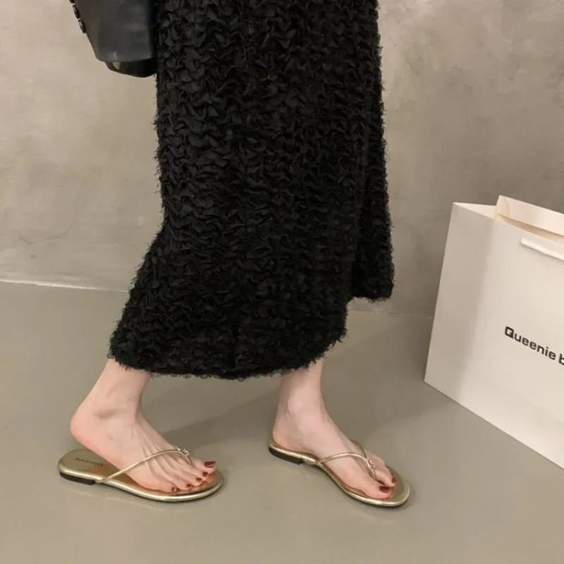 

Women Flip Flops 2026 Summer New Comfortable Breathable Soft Bottom Beach Lightweight Fashion Outdoor Slip on Casual Flats