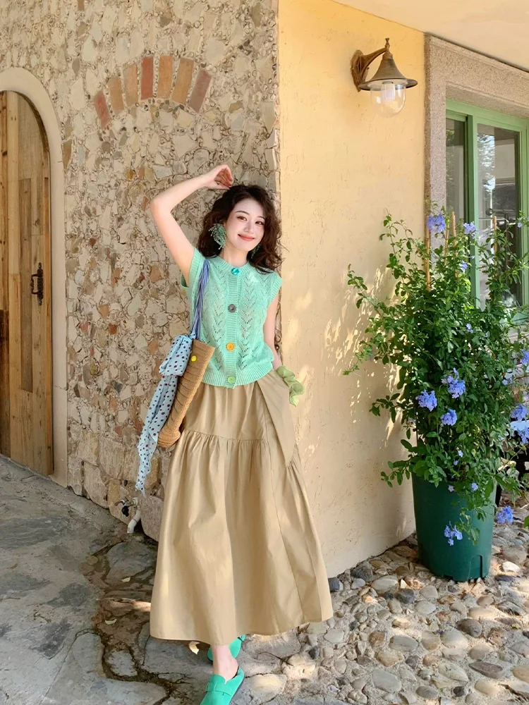 패셔너블하고 다재다능한 홀로우 아웃 숄더 브라이드메이드 베스트 여성용 슬림 니트 여름 탑 싱글 버튼 디자인 한국 스타일