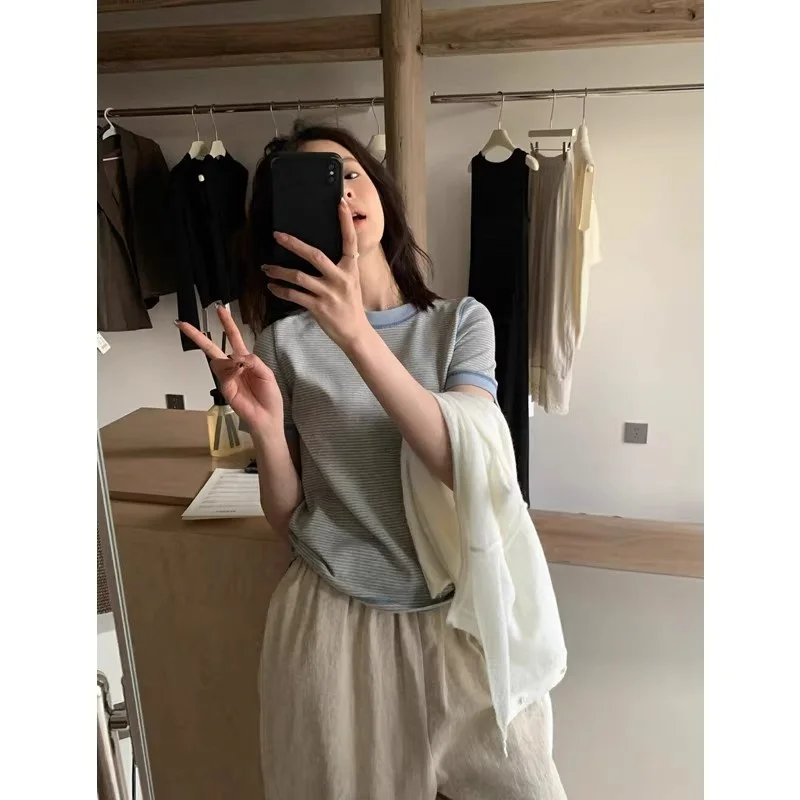 

Простая футболка в корейском стиле, новинка весенне-летнего сезона, женская футболка с короткими рукавами, полосатая, с цветными блоками и дизайнерской строчкой, универсальная, хлопковая...