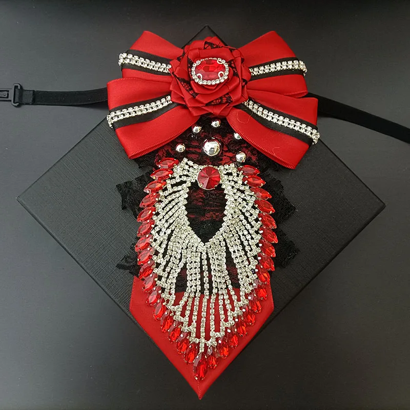 Original Handgefertigte Fliege mit Spitzenband und Strass-Schmuck, Luxuriöse Herren-Krawatte für Geschäftsanlässe, Bankette und Hochzeiten – Detail 5