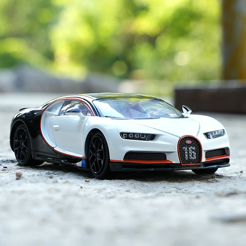 

1:32 Bugatti Chiron Alloy Sports Car Model Diecasts & Toy Vehicles Metal Racing Car Model Simulation Sound and Light Kids Gifts