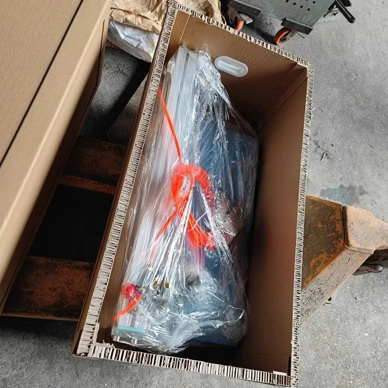 آلة الحز شبه الأوتوماتيكية من الورق المقوى على شكل حرف V آلة قطع قوالب الورق المقوى للصندوق