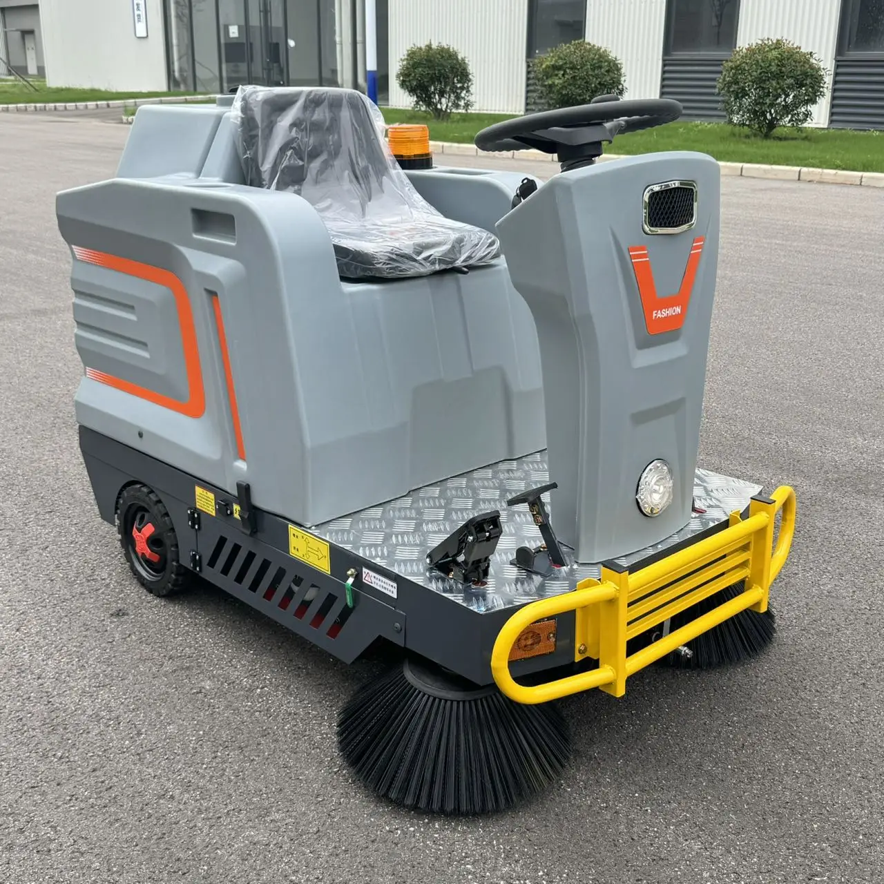 

Street Sweeper, Electric ride on sweeper, Sweeping Machine for Streets, Roads, Factories, Warehouses, Workshop Excluding freight