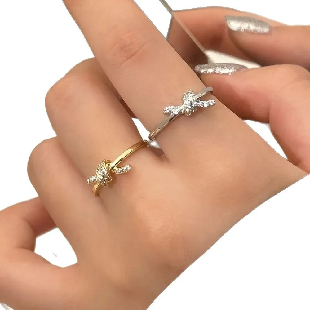 A simple, slightly set zircon knotted, niche design, light luxury and individual opening ring