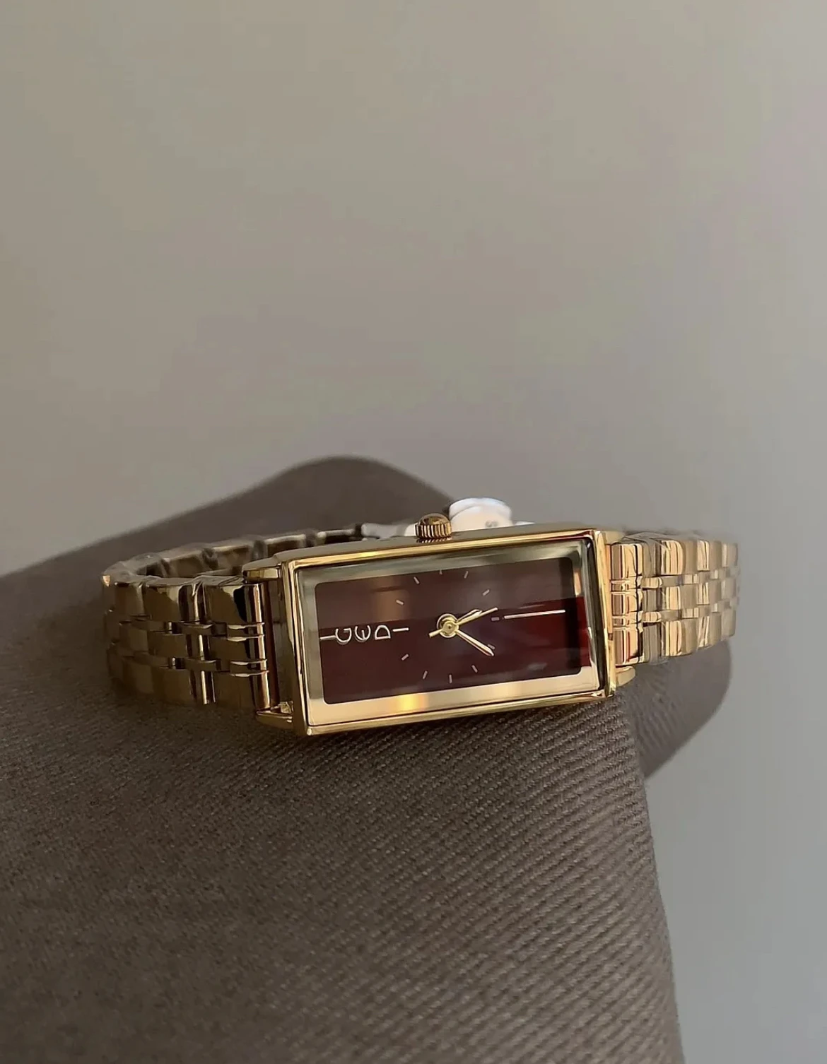 ساعة نسائية أصلية ساعة مستطيلة أنثى خفيفة فاخرة ومزاج بسيط راقي موديل أنثى 2025 هدية عيد ميلاد جديدة للمرأة #3