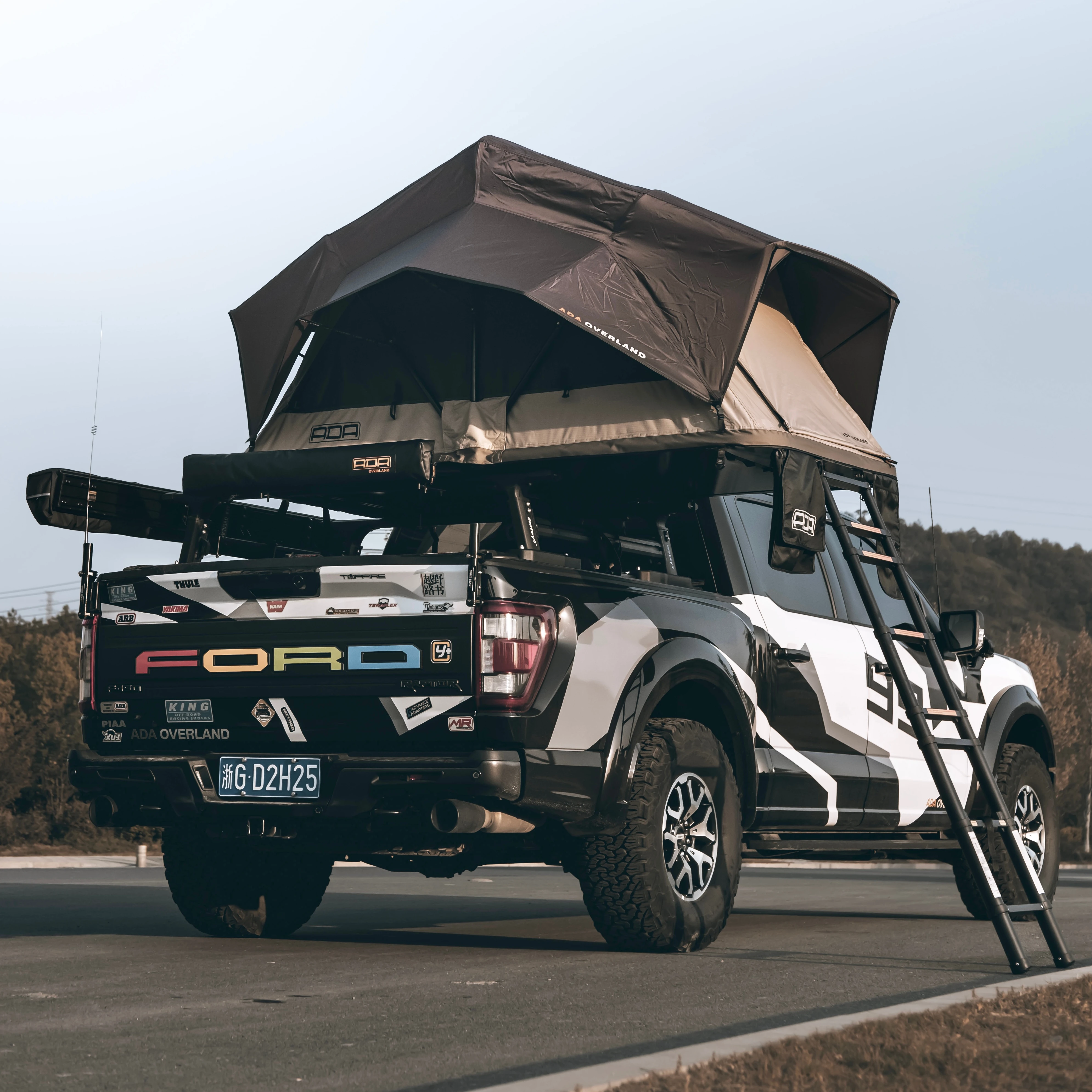

Factory Price Super Light Weight Soft Shell Roof Top Tent Single Person Use Small Car SUV Car Tent Easy To Set Up