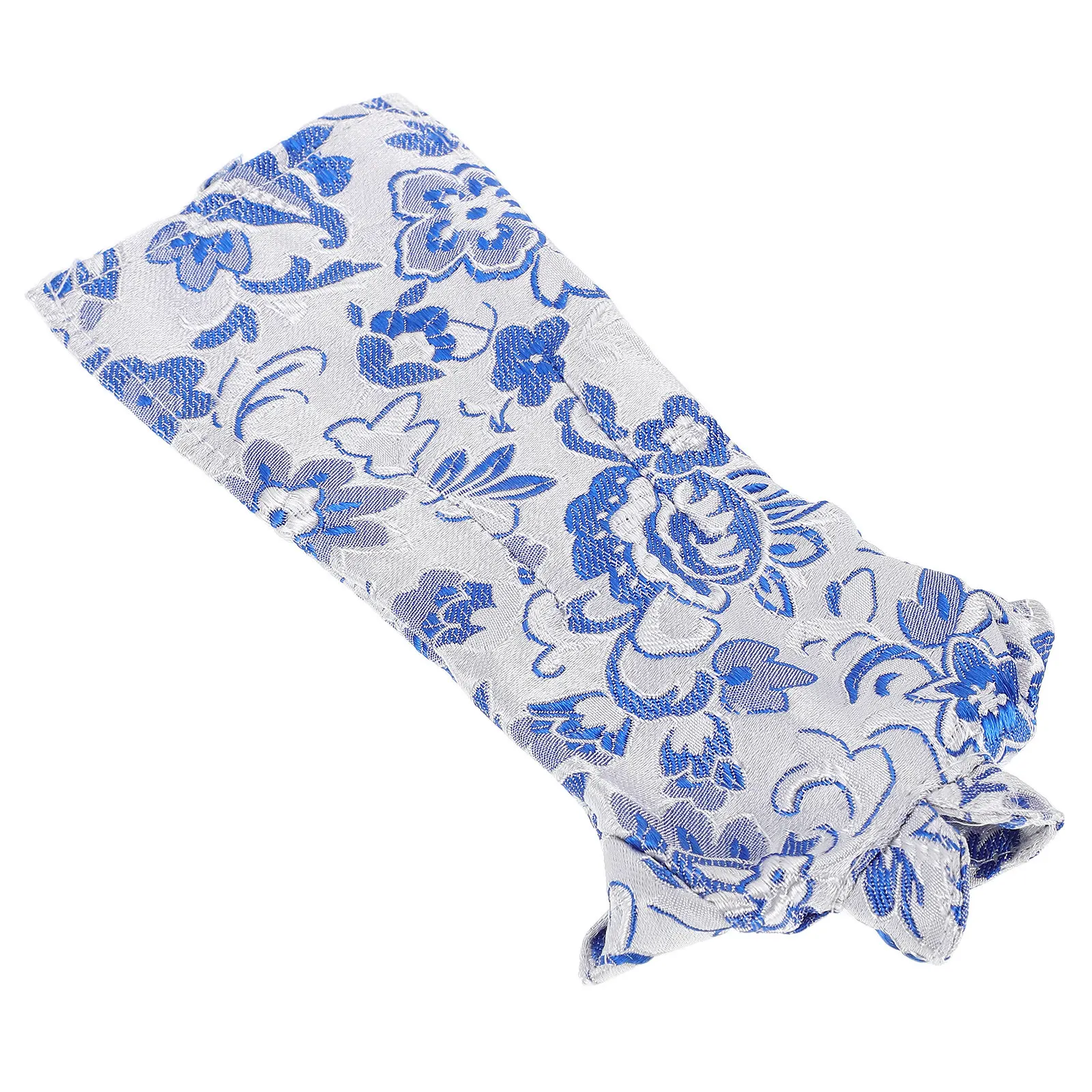 

Прекрасное мини-платье-ципао с изысканным узором – идеальный костюм для девочек на день рождения или праздник