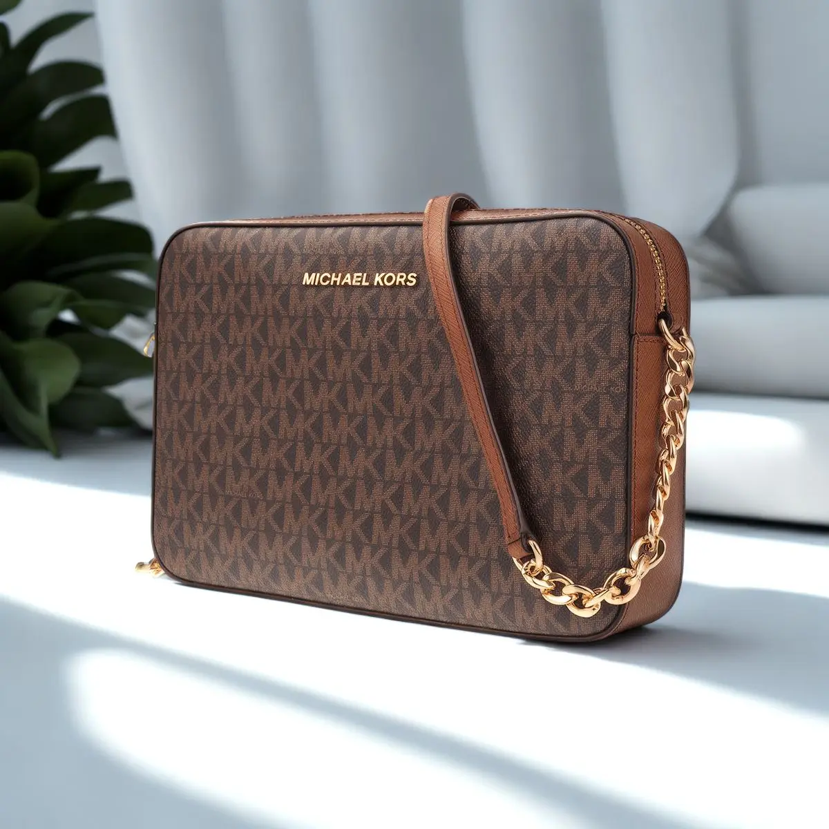 مجموعة مايكل كورس أولي جيت كبيرة الحجم للنساء من مادة PVC مع حقيبة كروس بكتف واحد من الجلد مربعة صغيرة