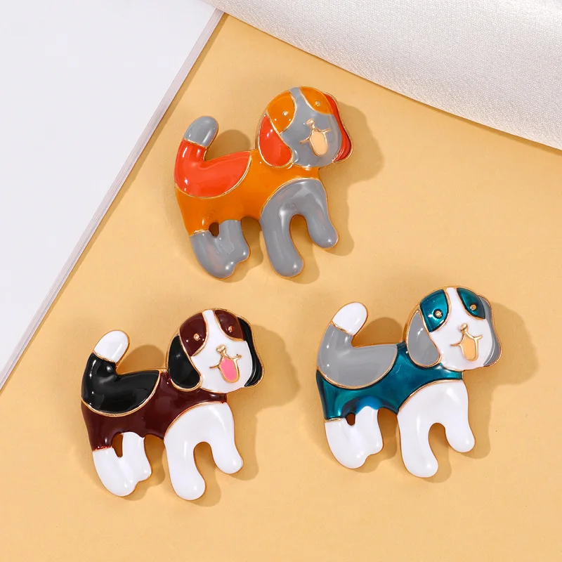 Simple and cute little cute dog brooch, personalized new cartoon alloy drip oil animal collar needle