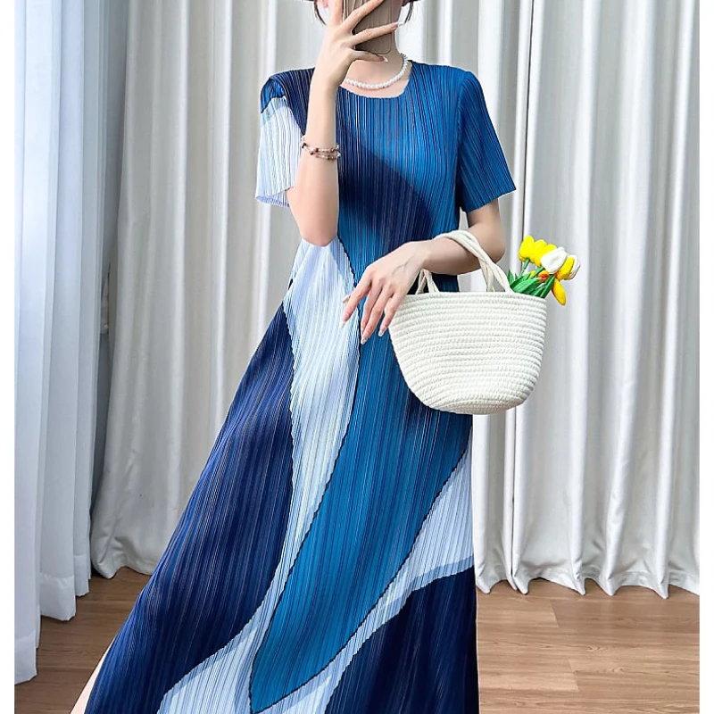 New Summer Color-blocking Temperament Comfortable Dress Loose Design Pleated Long Skirt