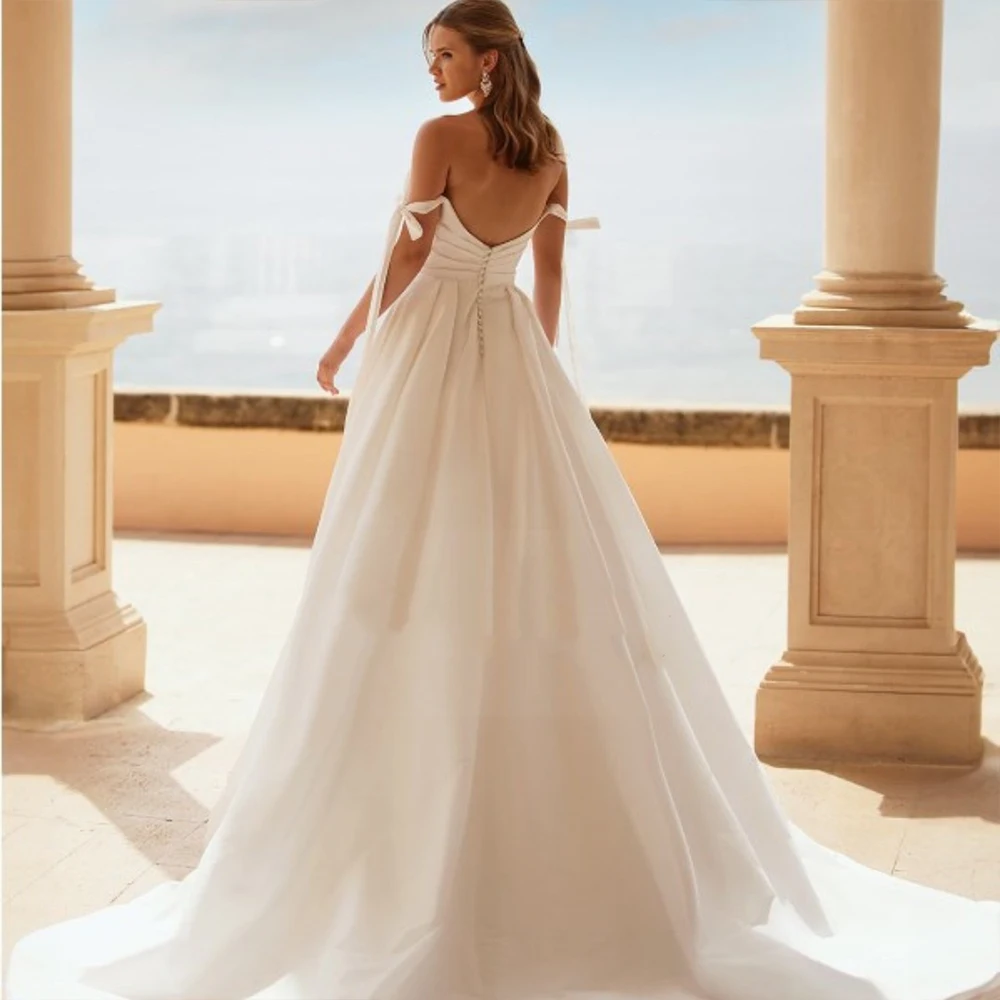 Nowoczesna Koronkowa Suknia Ślubna z Dekoltem w Serek, Satynowa, Zapinana na Guziki, Warstwowa, z Odkrytymi Plecami, Rozcięciem z Boku, Długa, Szyta na Miarę, Robe De Mariée