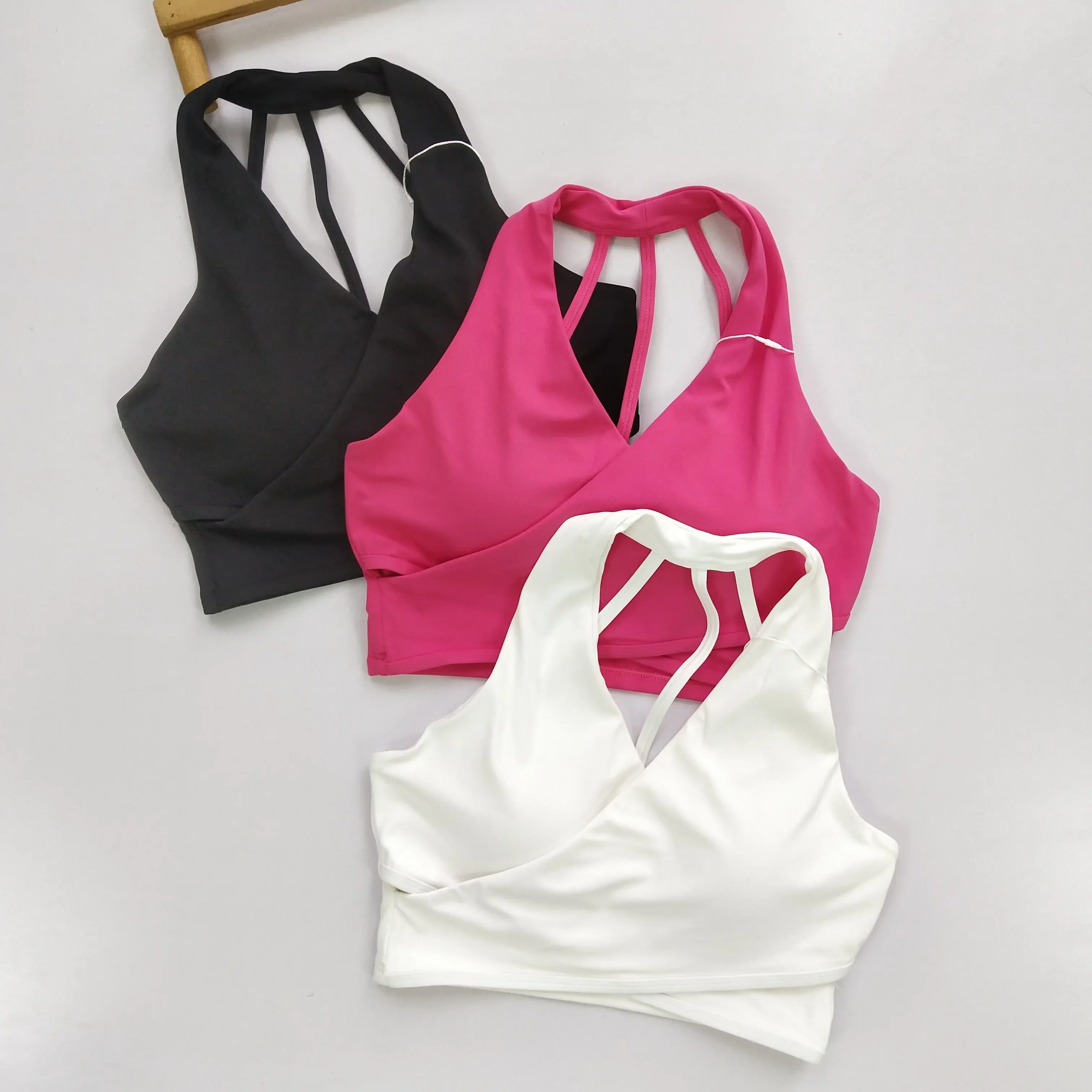 Women's Slim Fit Cross Back Sports Bra Deep V Halterneck Shockproof Fixed Cup Yoga Vest Sexy Gym Top with Pleated Detail