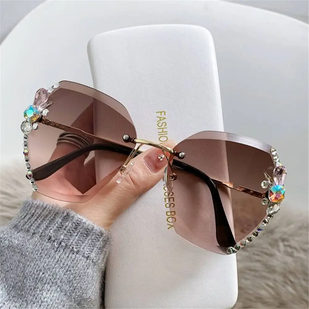 Ochrona UV okulary przeciwsłoneczne bez oprawek Rhinestone plaża/podróże/streetwear błyszczące odcienie gradientowe soczewki tnące okulary przeciwsłoneczne dla kobiet