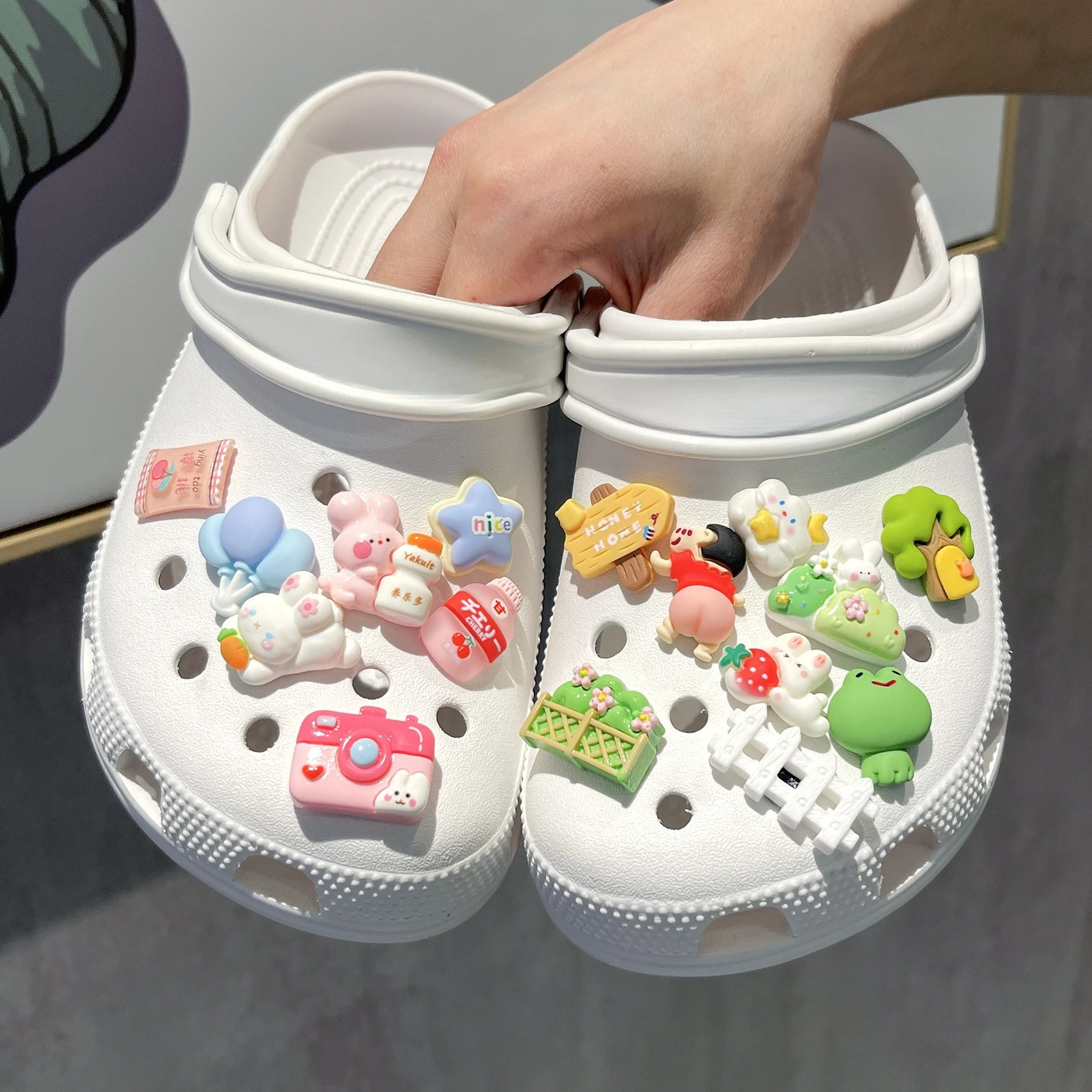 16Pcs Crayon Shin-chan Cartoon Shoe Charms For Clogs Bubble Slides Sandals Removable Shoe Decorations Accessories Christmas Gift