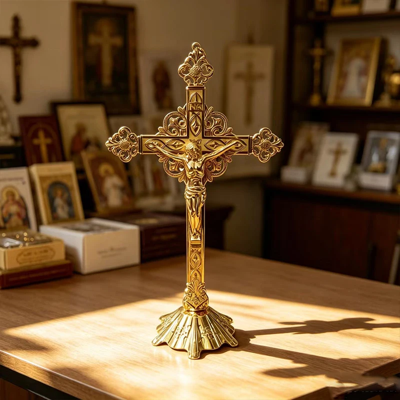 Hochwertiges vergoldetes stehendes Kruzifix mit Jesus Christus für Kirchenaltare, Tischdekoration und religiöse Segenszeremonien – Detail 3