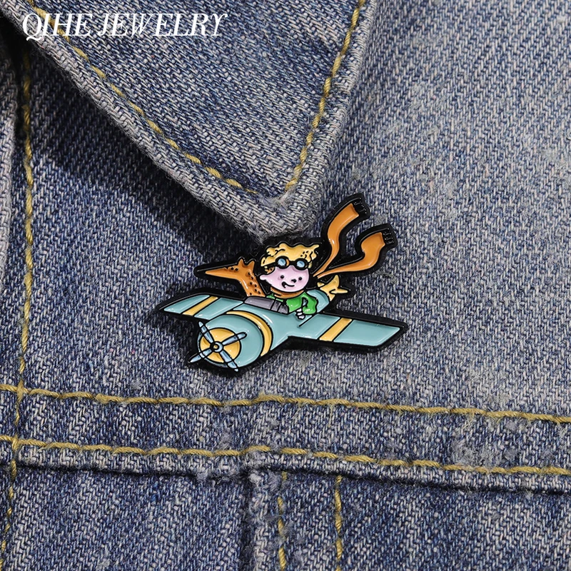 Menino dos desenhos animados & raposa avião piloto esmalte pinos personagens de conto de fadas broches sacos lapela crachá jóias presente para crianças amigos