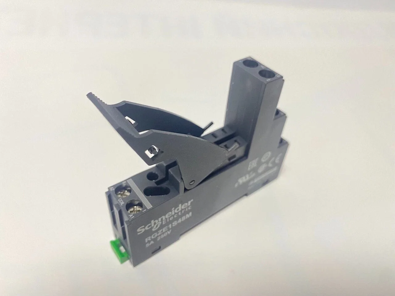 

RXG 8 Pin 250 V, 300 V DIN Rail Relay Socket RGZE1S48M