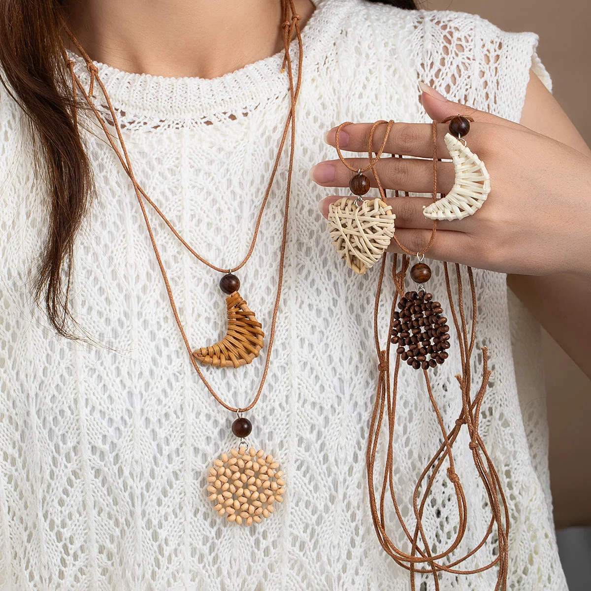 

Simple Bohemian Ethnic Style Straw Braide Love Moon Weaving Necklace for Women Summer Holiday Beach Long Necklcae Birthday