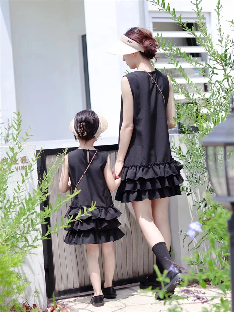 Summer Family Matching Outfits Girls Mom Fashion Layered Cake Dress Mother Daughter Ruffle Gowns 2024 Kids Adults Black Clothes