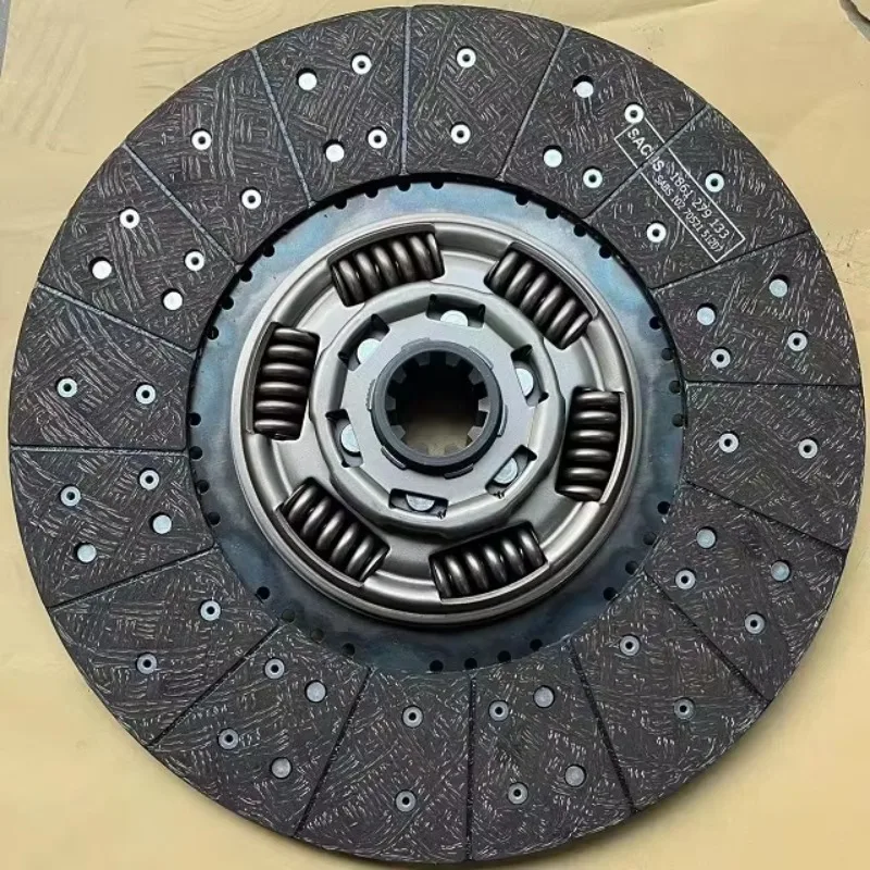 

Сцепление 23020379 подходит для грузовиков: комплект из трех частей (диск сцепления, нажимной диск, ведомый диск) для строительной техники