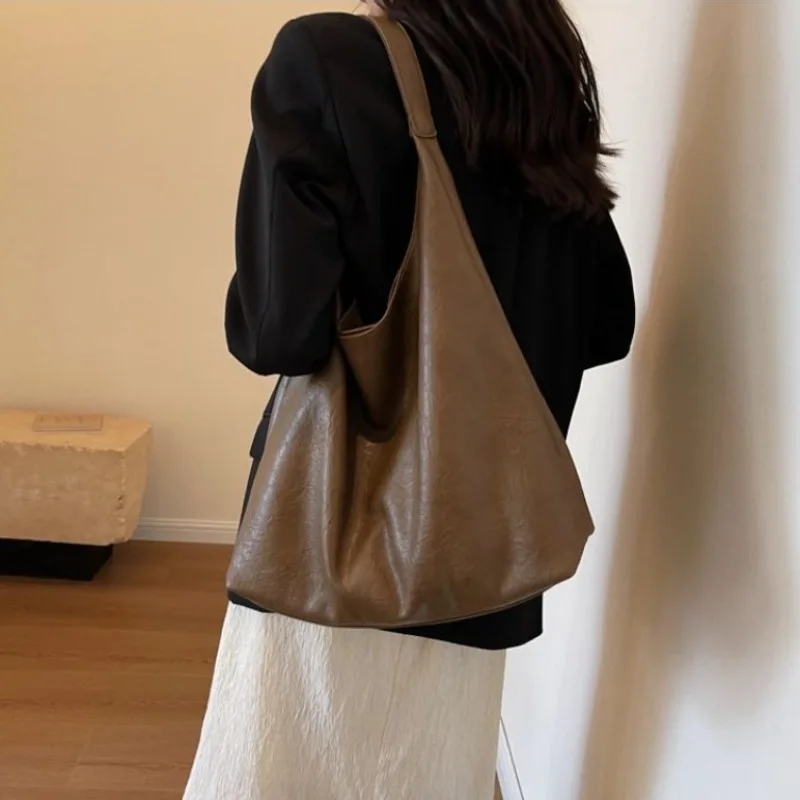 

Korean Version Underarm Single Shoulder Large Capacity Bag Women's New Spring Summer Commuting Retro Versatile Solid Color Bags