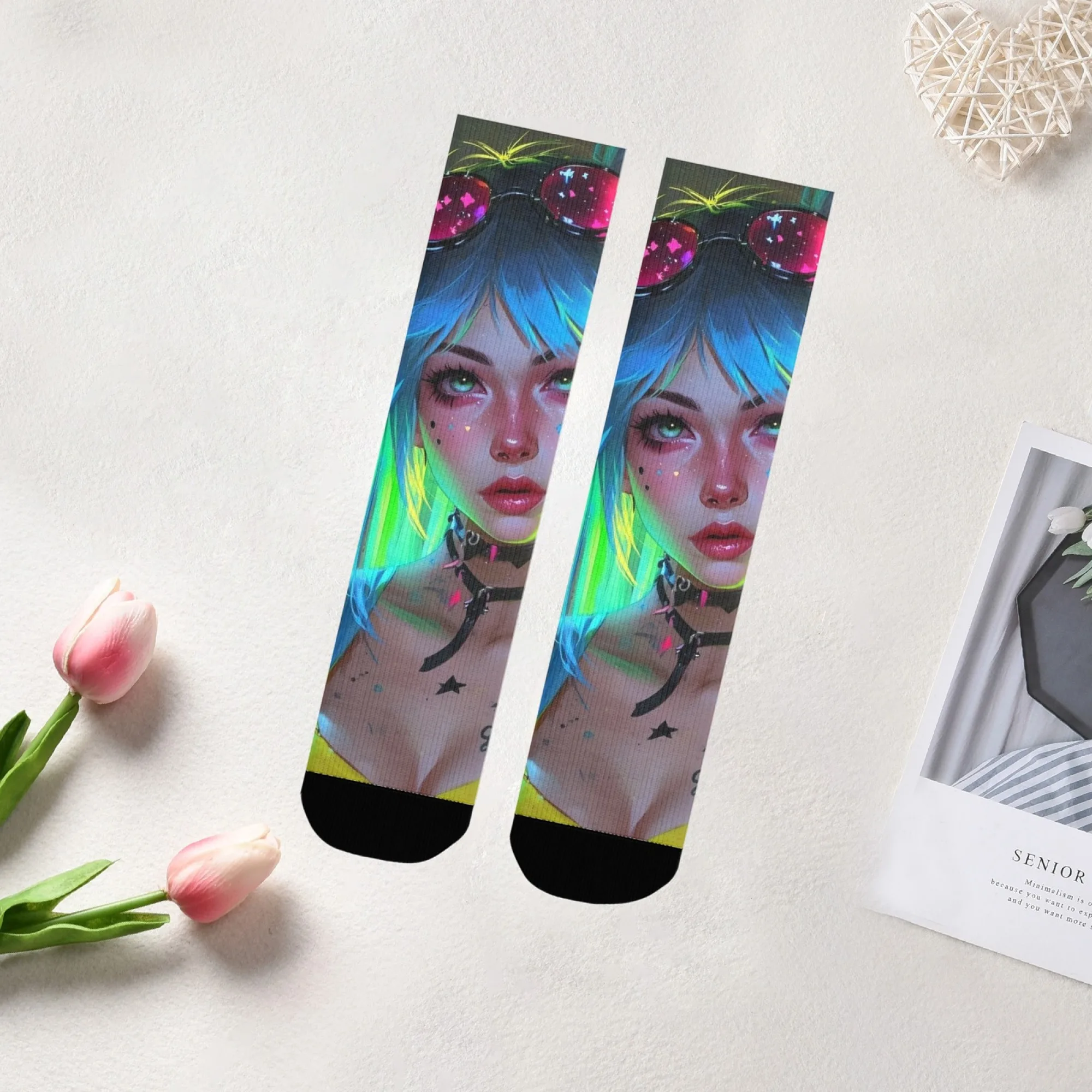 جوارب نيون مريحة جاهزة للحفلات بقاعدة فضية معدنية مع لامعة باللون الأزرق والأخضر للنساء بحواف نيون سماوية احتفالية لـ Cyberpunk Raves