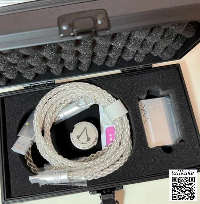 

Клавиатура с RGB-подсветкой и полым дизайном, монокристаллический медный разъем, двойной магнитный кабель 8K