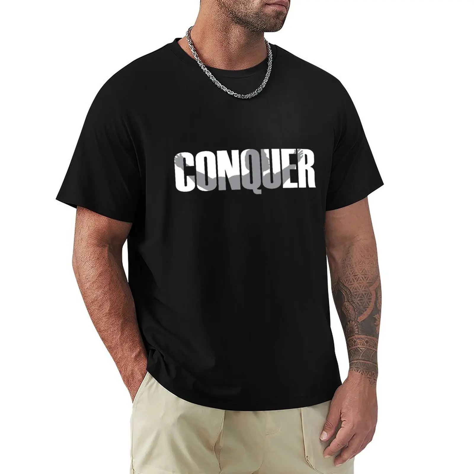 T-shirt Arnold Conquer avec imprimé artistique minimaliste