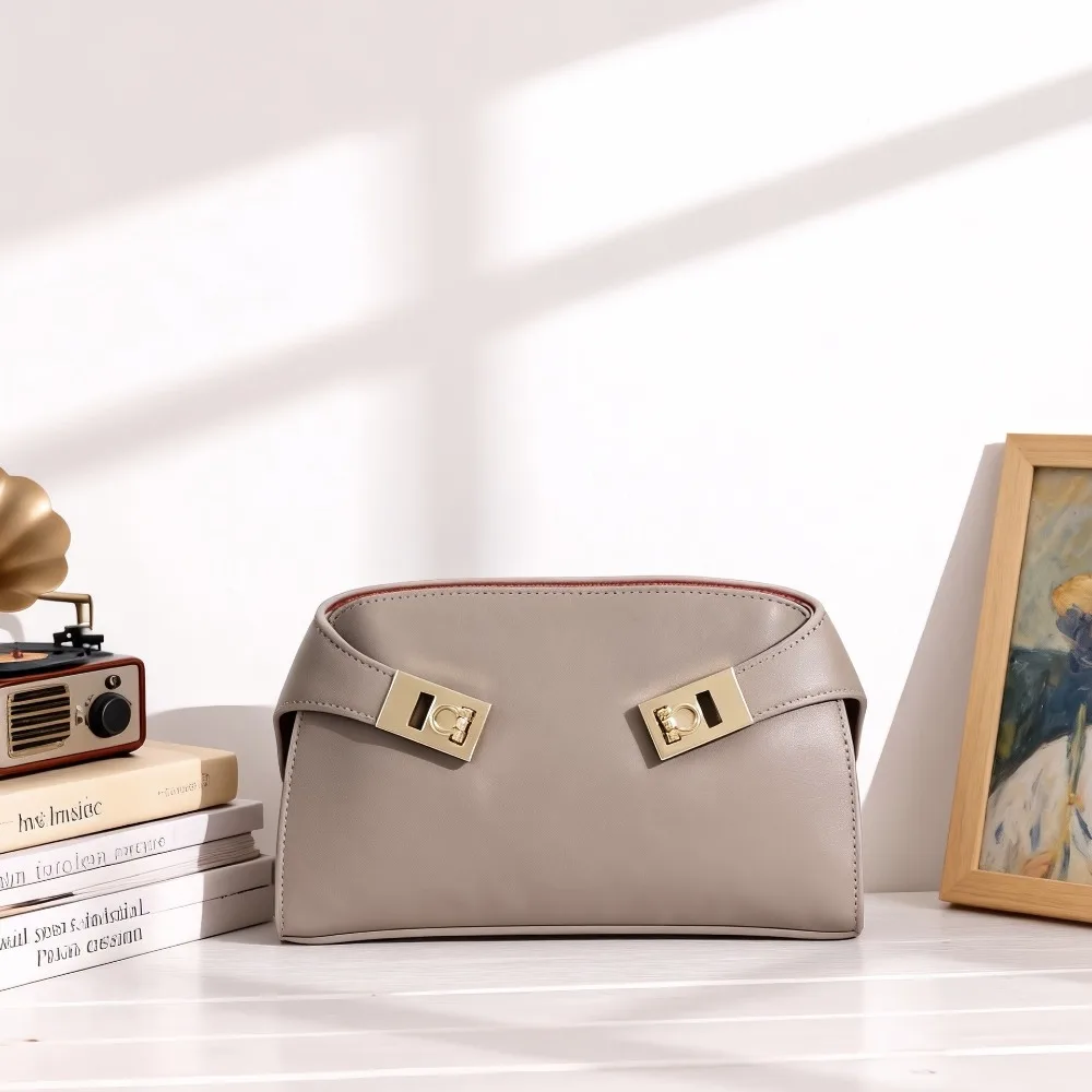 

Легкая роскошная высококачественная нишевая женская сумка, простая сумка через плечо, классическая универсальная повседневная портативная маленькая сумка-сатчел без логотипа