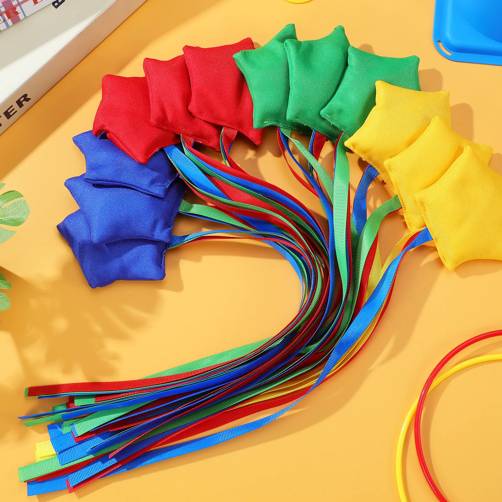 

Набор из 12 легких мешочков-звезд для игры в корнхол для детей: для игр в помещении и на улице, для командообразования, развития координации рук и глаз, сенсорных навыков