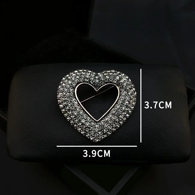 Luxury Heart Brooch for Women Suit Dark Gray Lapel Pins Rhinestone Jewelry Corsage Valentine's Day Clothing Accessories 1176