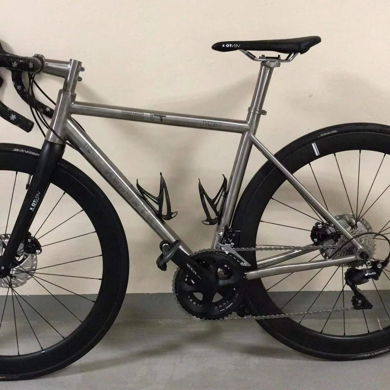 Ti Metal Gravel Frame, 700C Wheel, Rear Mounted Variable Speed, Durable Lightweight Design for Road Bicycles and Cruisers