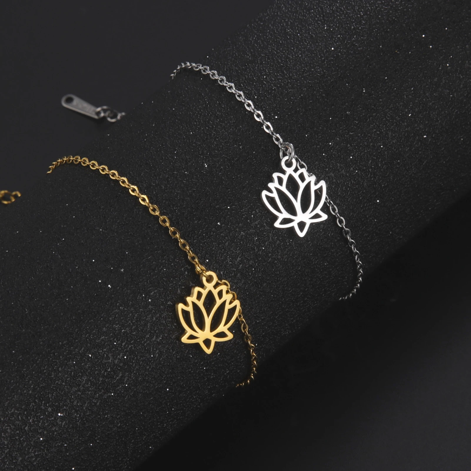 Cutout Small Lotus Pendant Bracelet Simple Stainless Steel Charm Bracelet for Women 2023 New Trend Jewelry Party Gift