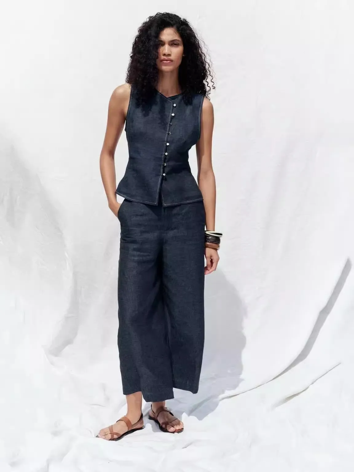 새로운 여름 여성용 매력적인 린넨 더블 브레스티드 라운드 넥 민소매 조끼 패셔너블한 출퇴근 스타일 슬림 핏 단색 셔츠