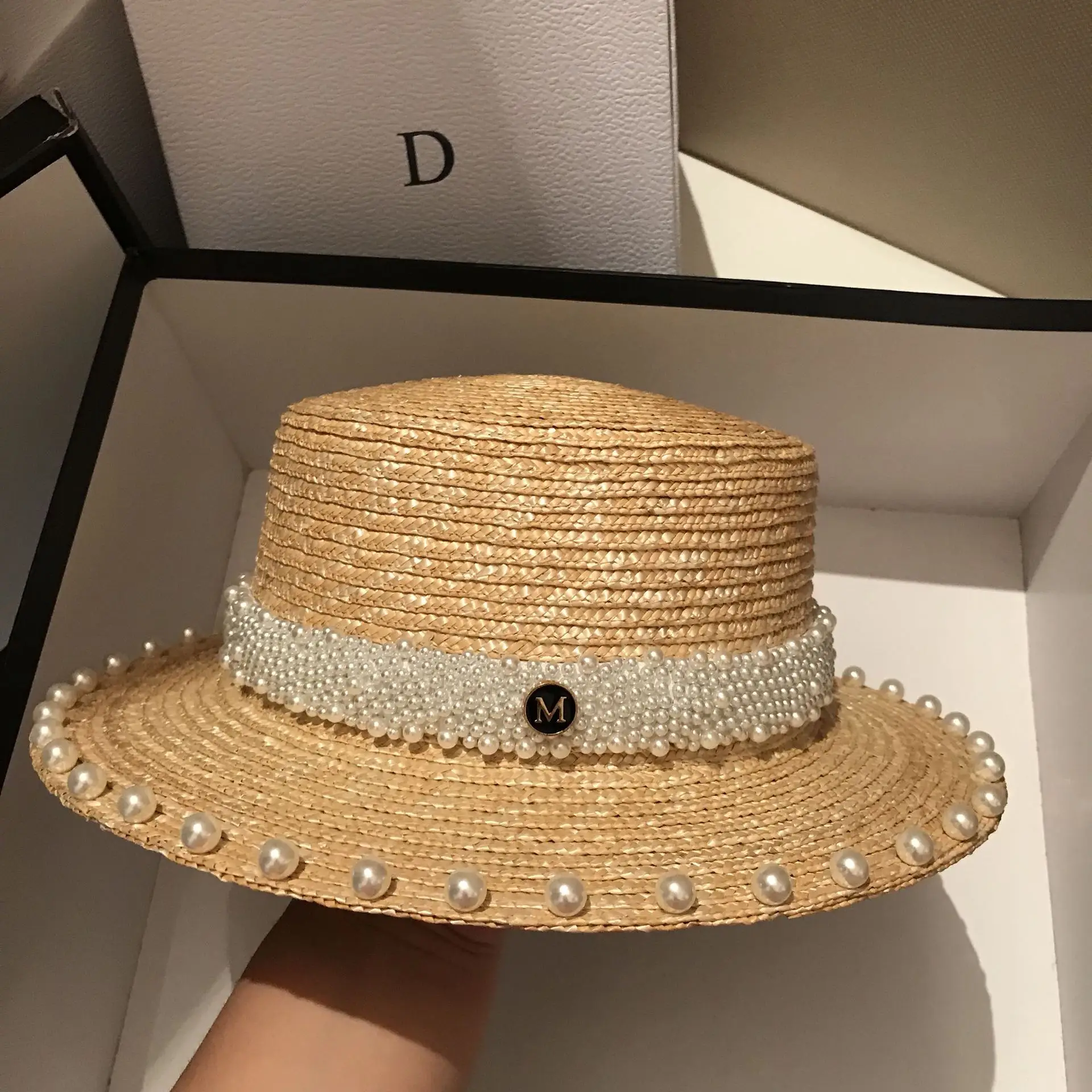 Handmade pearl straw flat straw hat women\'s summer beach holiday sun protection hat stylish and elegant Hepburn  style top hat