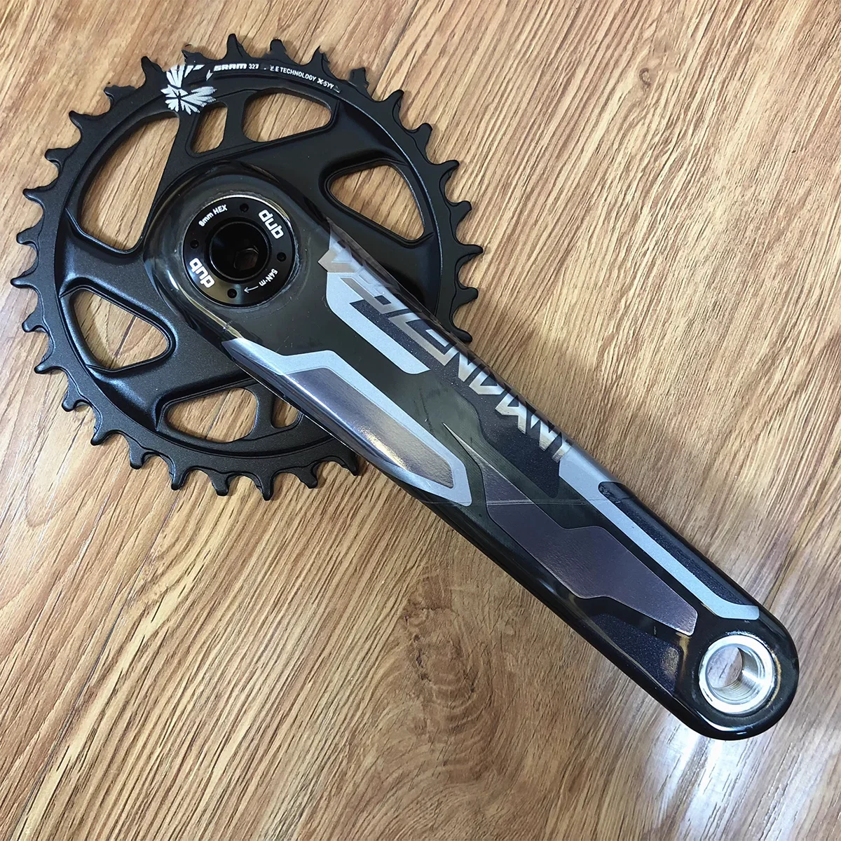 مجموعة كرانسيت TRUVATIV DESCENDANT TLD CoLab متوفرة بـ 165 مم، 170 مم و175 مم، مع سلسلة تثبيت مباشرة 32t