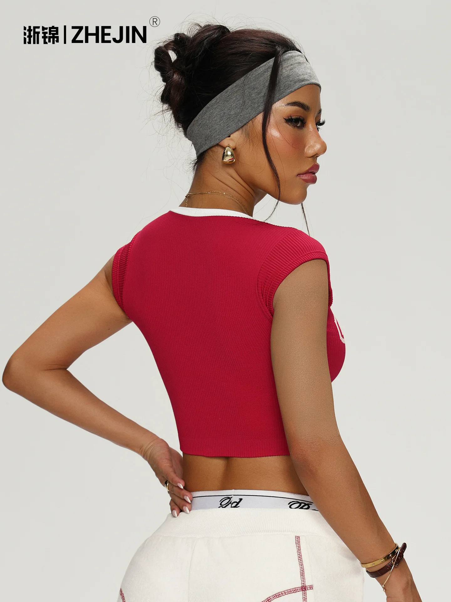 Новая бесшовная и модная верхняя одежда для йоги с короткими рукавами, повседневная и спортивная короткая одежда для фитнеса красного цвета.