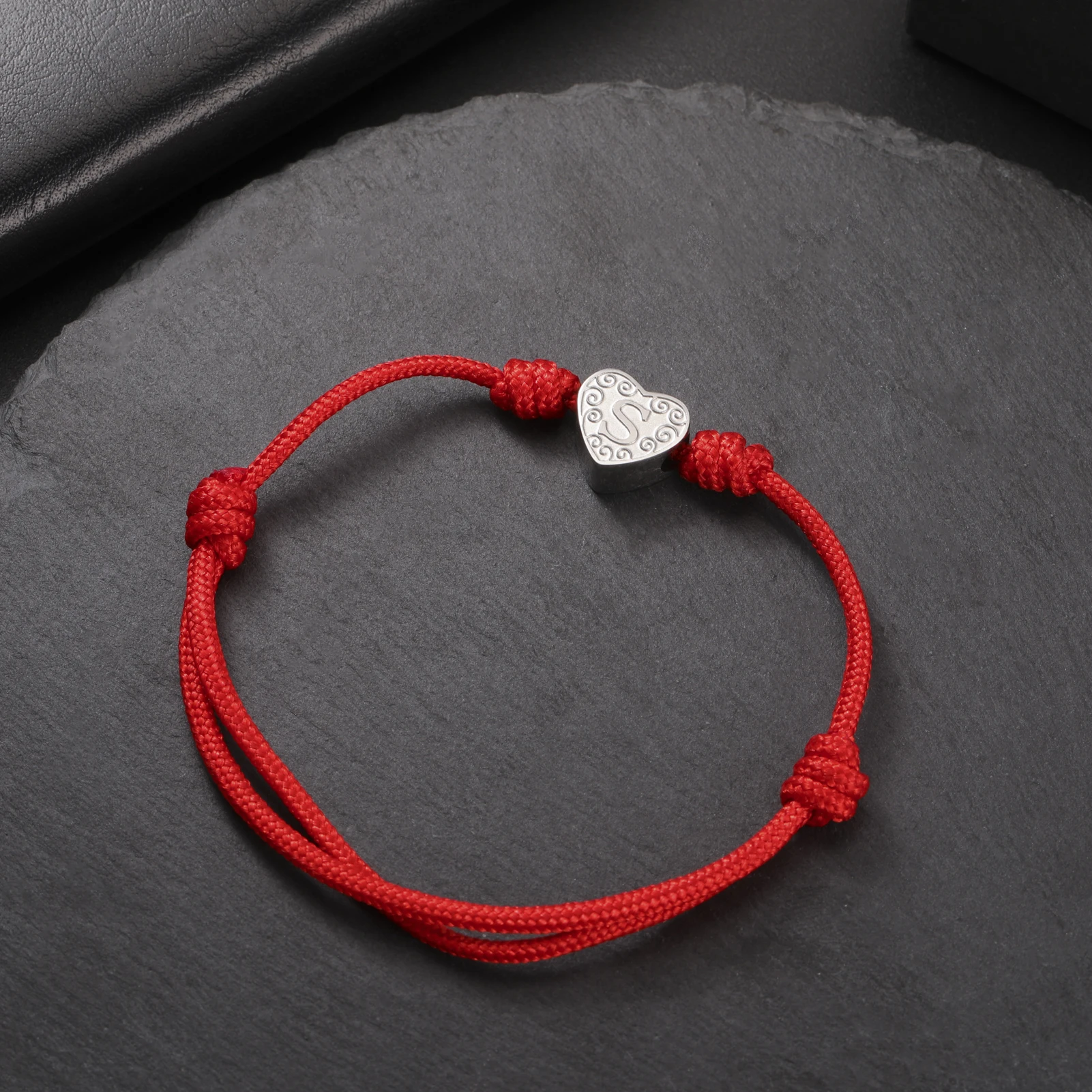 Amaxer Mode Acier Inoxydable Lettre A-Z Nom Réglable Bracelets pour Femmes Hommes Lucky Corde Rouge Initiale Nom Bijoux En Gros