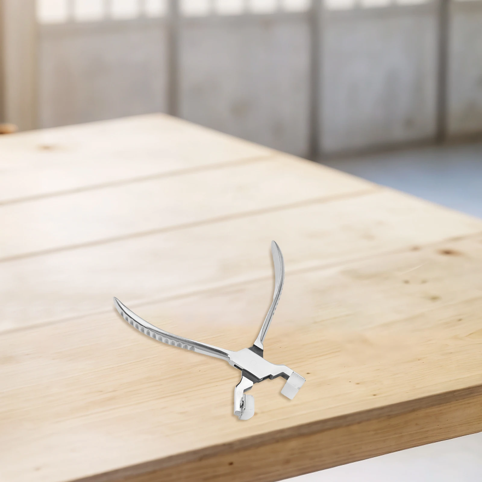 

Щипцы для колец из нержавеющей стали с эргономичной ручкой, предназначенные для изготовления ювелирных изделий и ремонта. Мягкие насадки для нежного обслуживания.