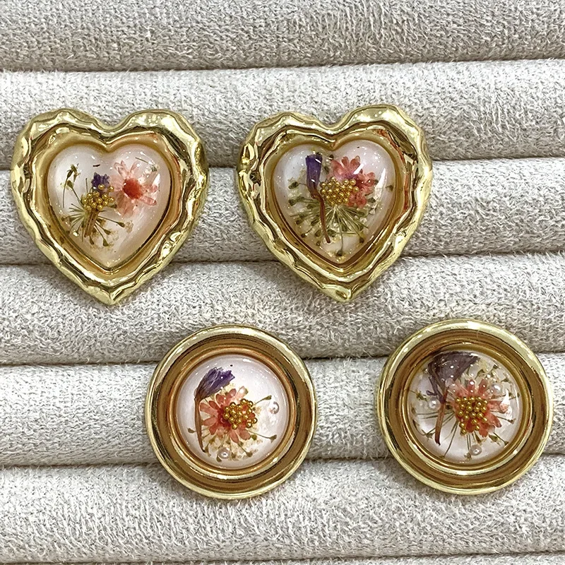 

Vintage Court Dried Flowers Geometric Heart Stud Earrings for Women Luxury Real Flowers Set Transparent Crystal Earrings Jewelry