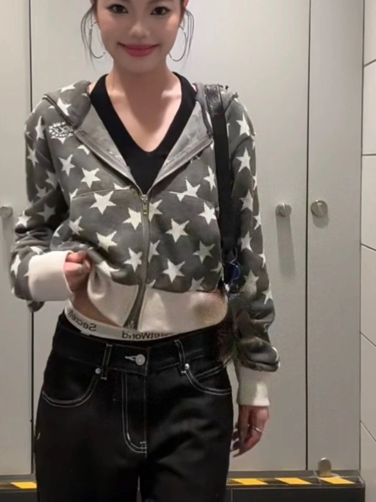 

Американская винтажная верхняя одежда со звездами и буквенным узором, повседневная однотонная одежда с длинными рукавами, модный пикантный стиль, с коротким капюшоном, женская осень 2023 г.