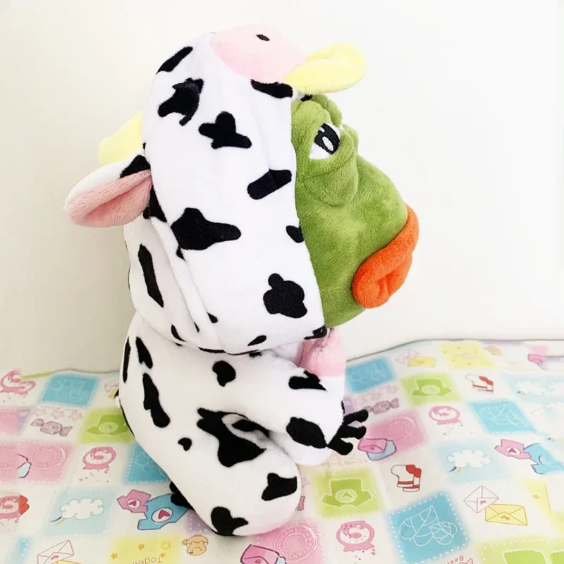 

Креативный новый костюм белой коровы-лягушки, плюшевая игрушка, костюм пепе-корови, грустная лягушка, подушка, мультяшный грустный пепе, подарок на день рождения, игрушка