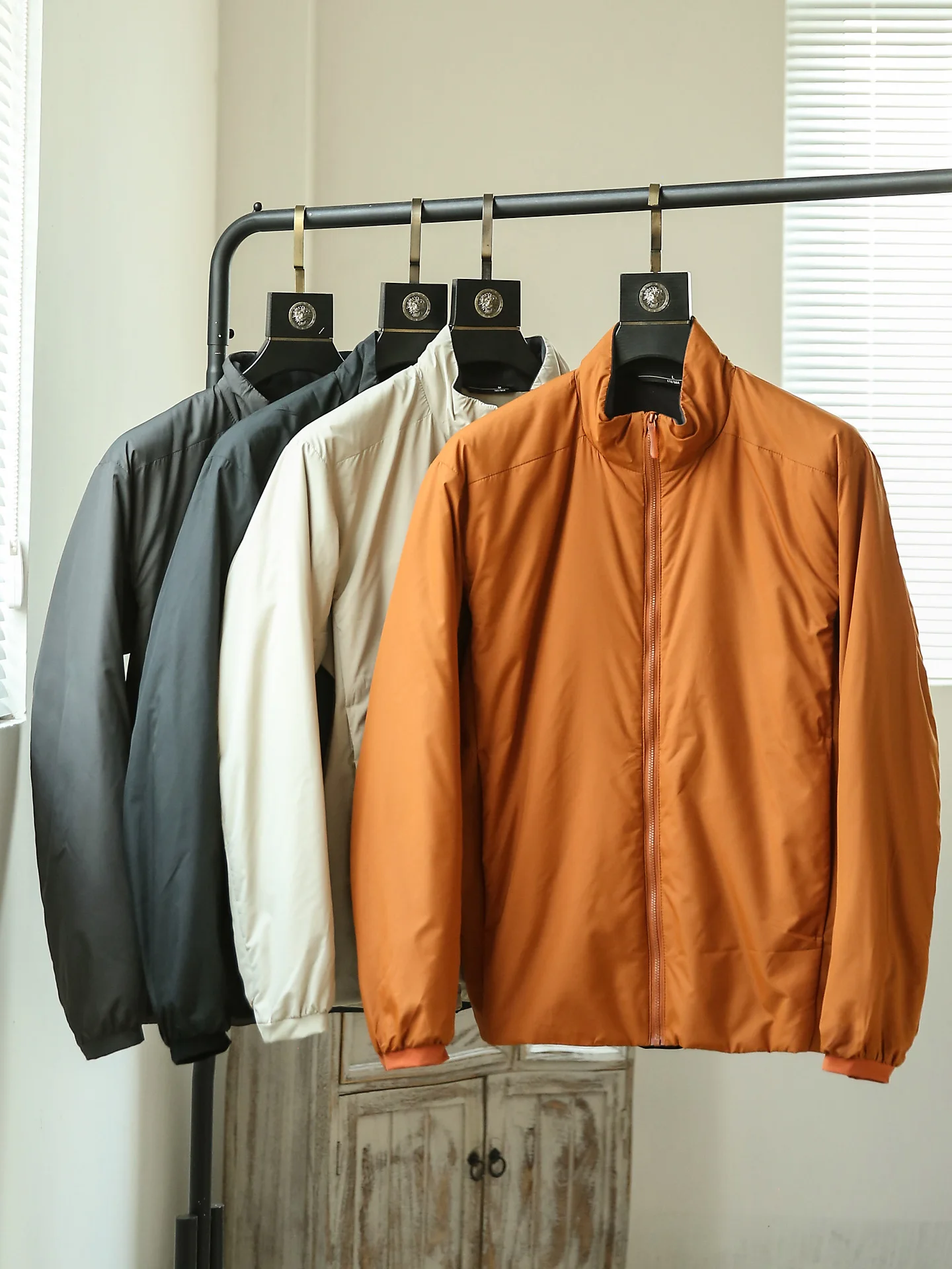 

Новая осенне-зимняя мужская куртка Sle Busin: повседневная, технологичная, теплая, легкая, хлопковая, для активного отдыха, ветрозащитная, с воротником-стойкой, модная