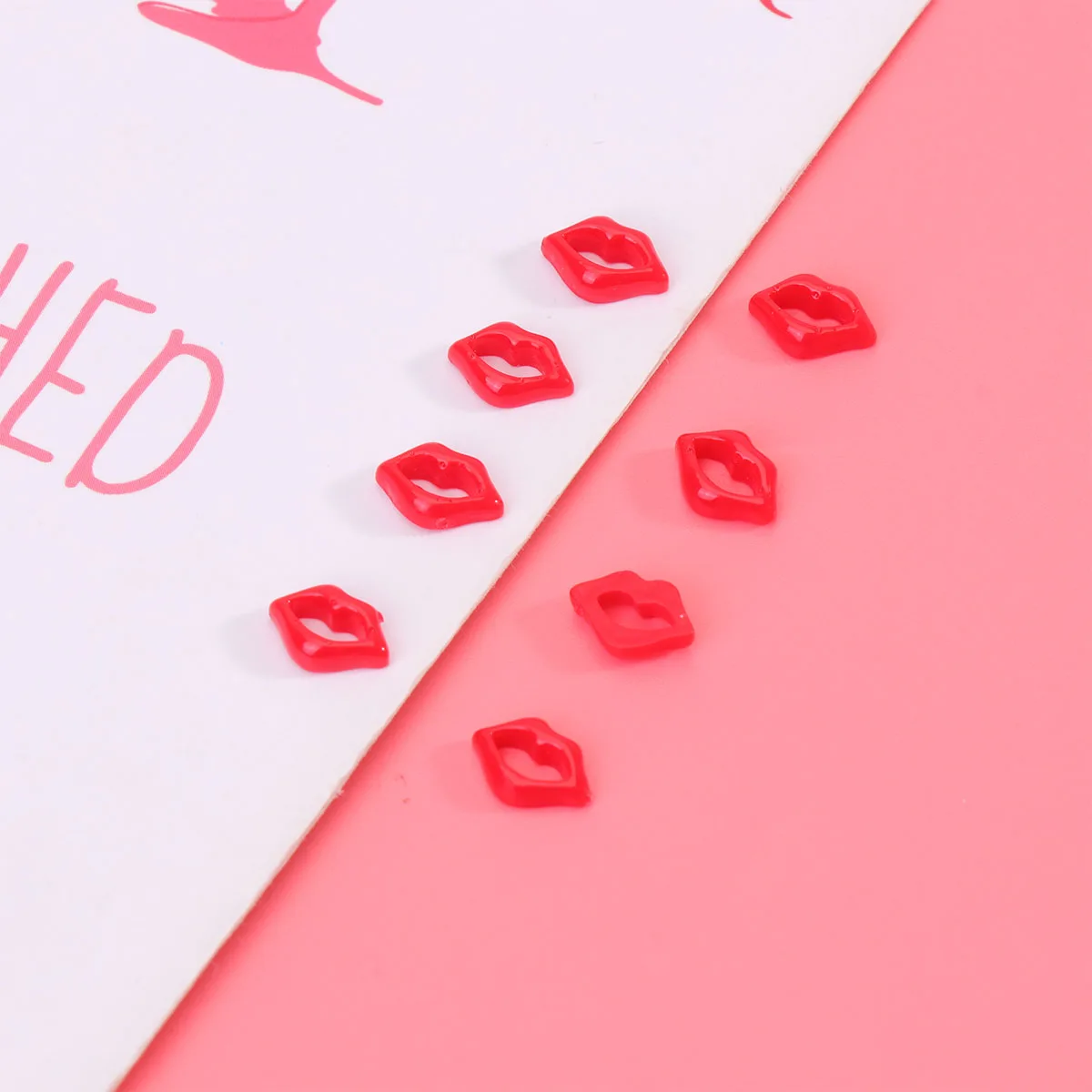 100 Stück DIY Handyhülle Aufkleber Rote Lippen Form Kreative Dekoration Bastelbedarf 10 mm Zufällige Farbe Handyhülle Zubehör Rot