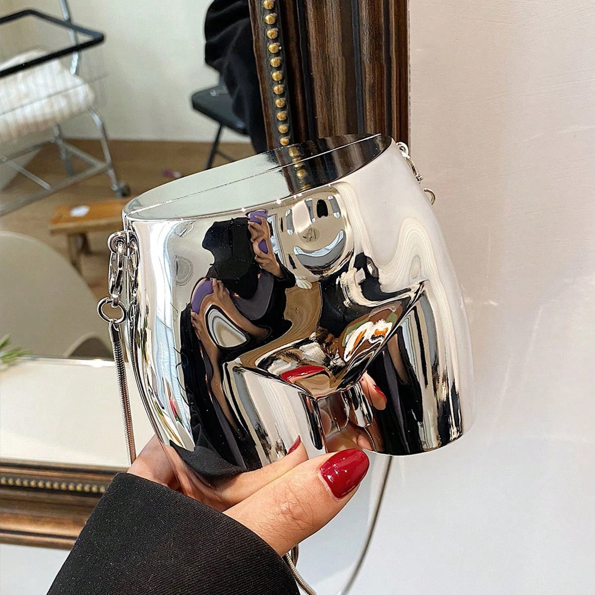 

Новая модная забавная модная сумка через плечо, модная и универсальная однотонная сумка через плечо с акриловой цепочкой,