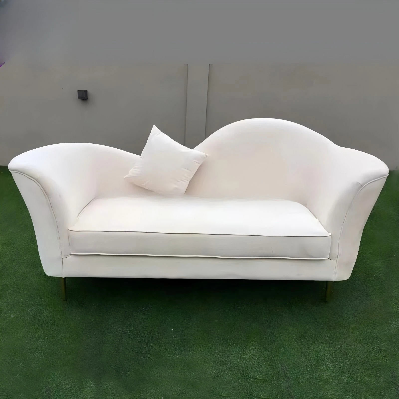 

Набор мебели для свадебных мероприятий и вечеринок в отелях, из нержавеющей стали, для семьи, с роскошным диваном для молодоженов, для использования внутри помещений.